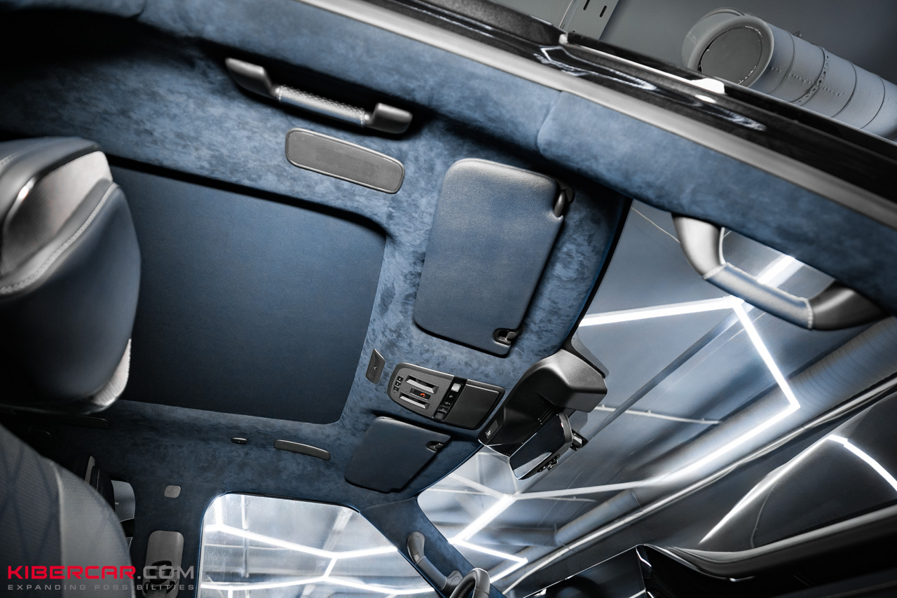 Перешив элементов салона Infiniti QX80: больше синих акцентов
