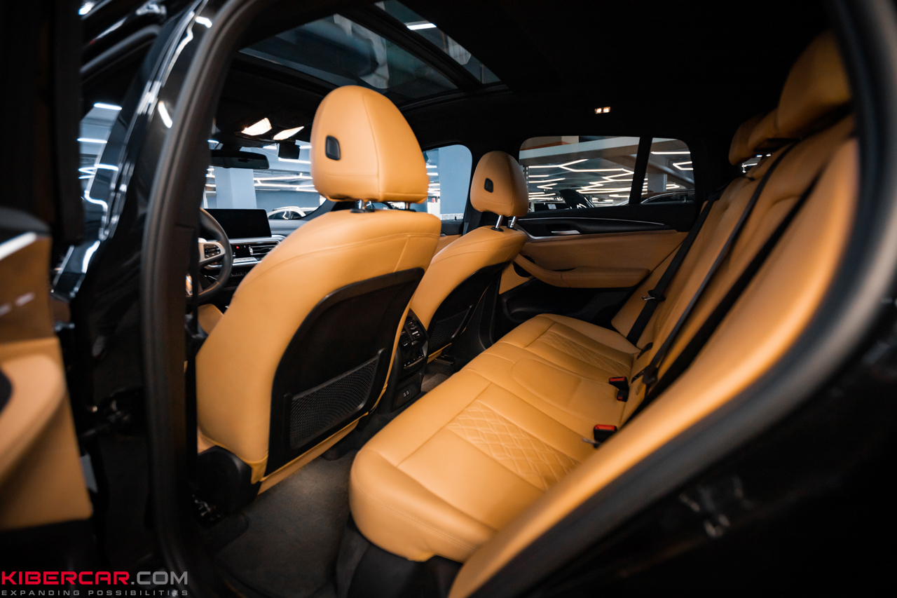 Перетяжка салона BMW X4 в бежевую наппу и алькантару
