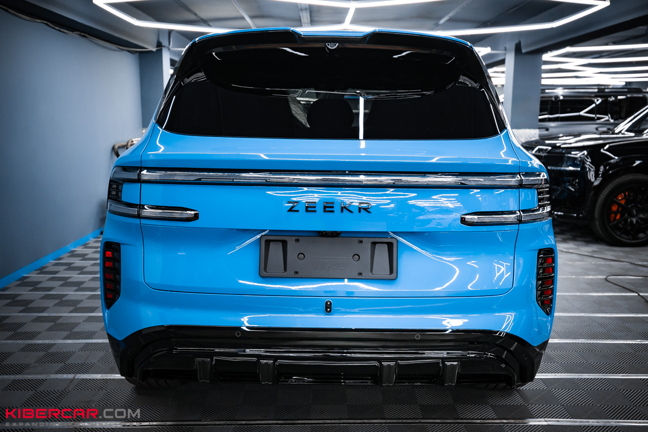 Оклейка Zeekr 8X глянцевой полиуретановой пленкой