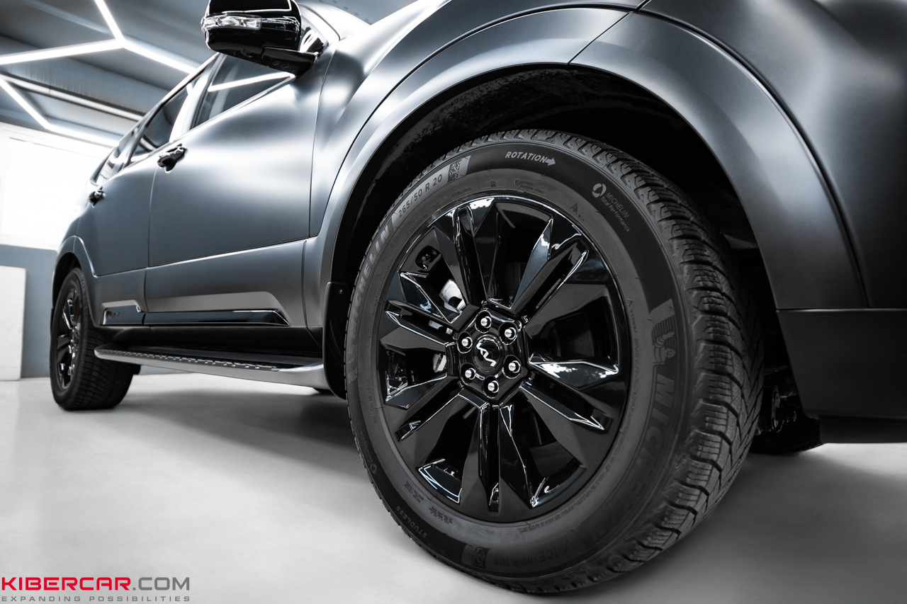 Преображение Kia Mohave: покраска дисков в глянцевый чёрный цвет