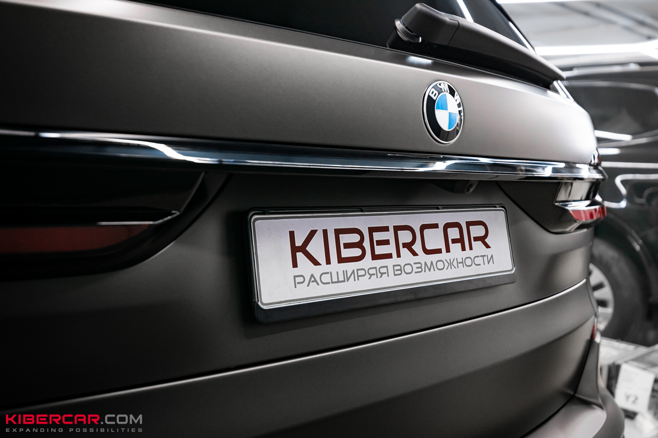 Оклейка BMW X7 матовой полиуретановой пленкой и нанесение керамического покрытия