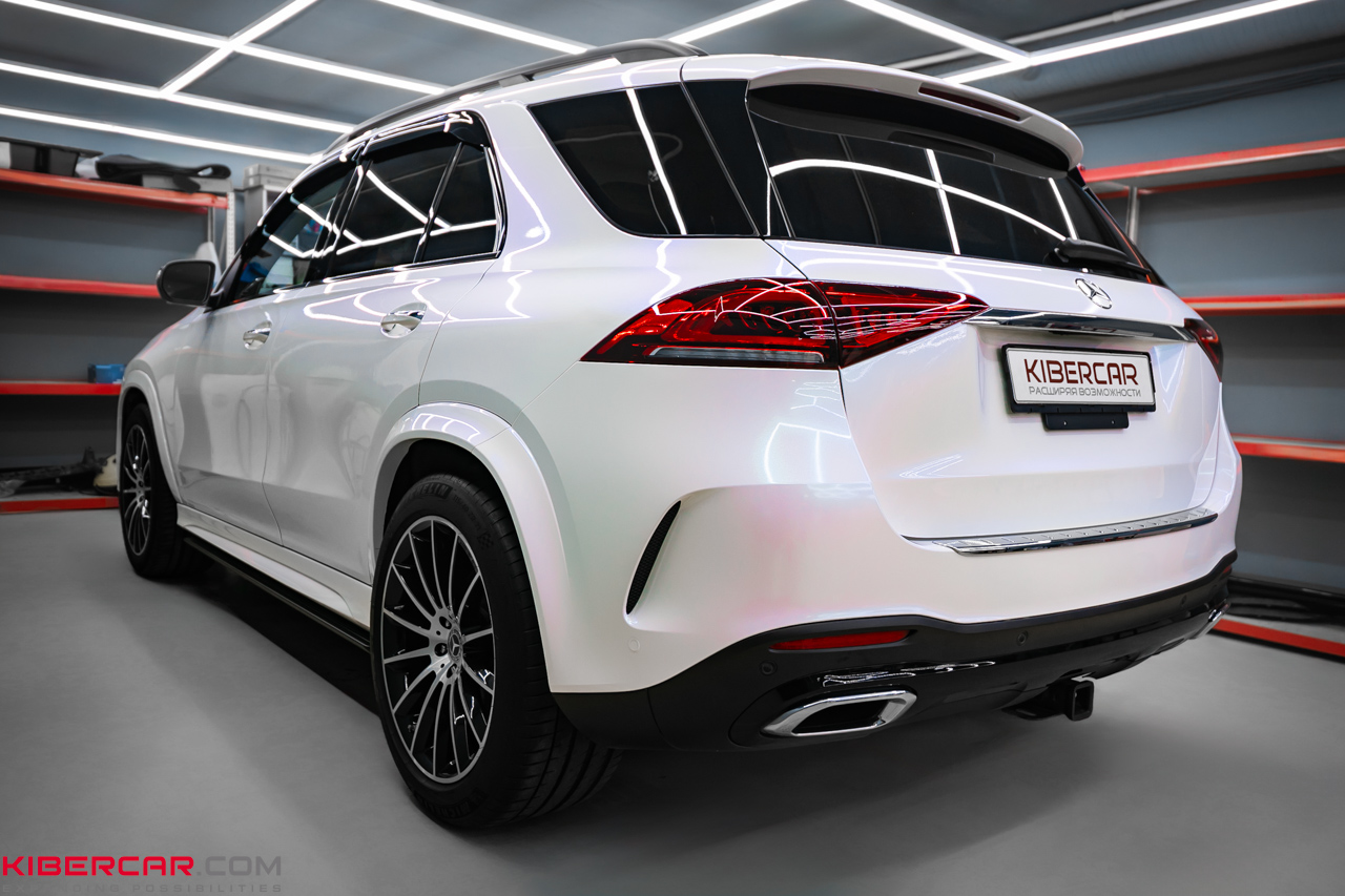 Mercedes-Benz GLE с изюминкой: оклейка кузова белой полиуретановой пленкой с перламутровым эффектом