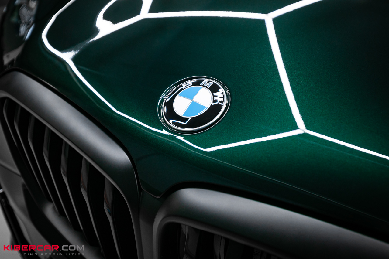 Оклейка BMW X5 глянцевой полиуретановой пленкой