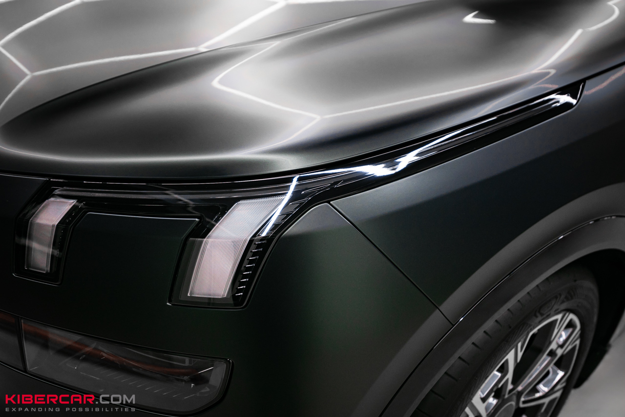 Оклейка Lynk & Co 900 матовой цветной полиуретановой пленкой с необычным эффектом