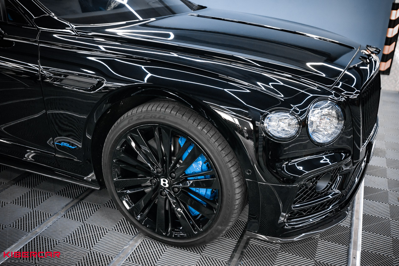 Новый образ Bentley Flying Spur: покраска дисков, суппортов и шильдиков