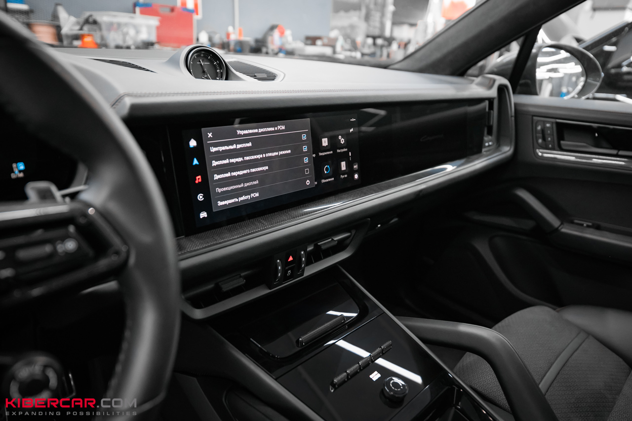 Ламинация карбоном элементов салона Porsche Cayenne: стильные акценты без визуального перегруза