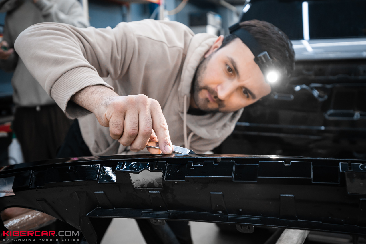 Оклейка защитной полиуретановой пленкой Zeekr 9X: сложный разбор и трендовое цветовое решение