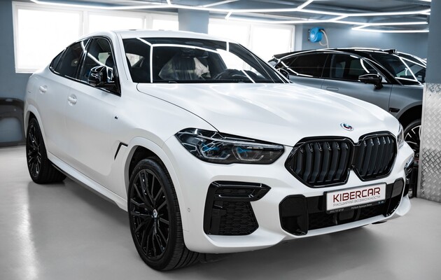 BMW X6: оклейка кузова матовой антигравийной пленкой