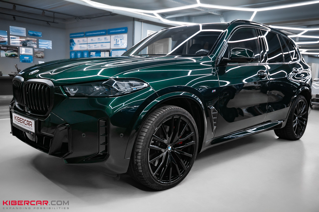 Оклейка BMW X5 глянцевой полиуретановой пленкой