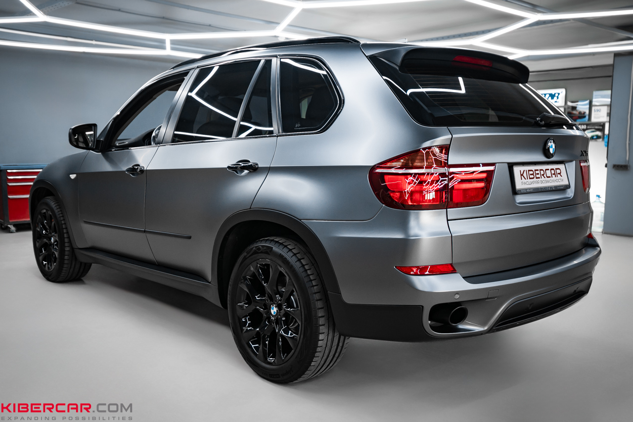 Антихром на BMW X5: обновление элементов кузова