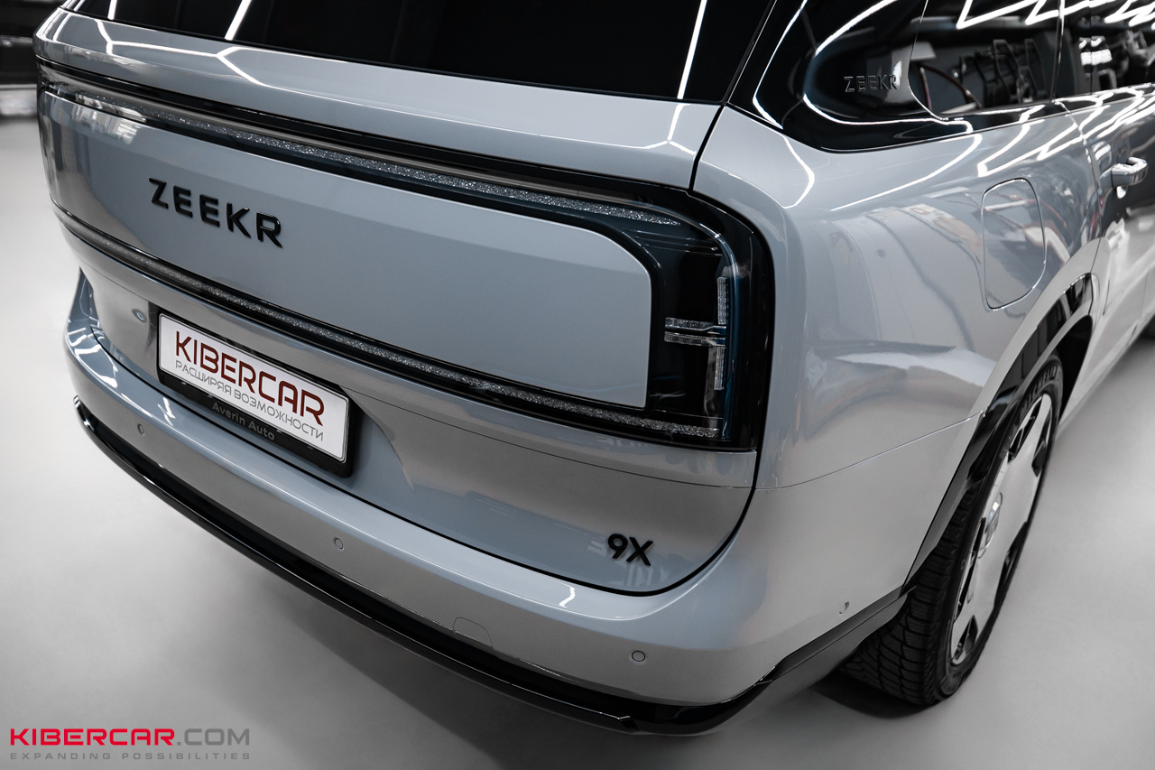 Оклейка защитной полиуретановой пленкой Zeekr 9X: сложный разбор и трендовое цветовое решение