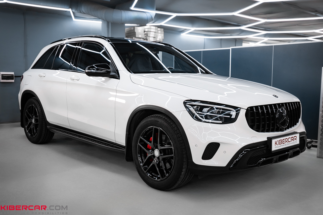 Антихром, окрашивание зеркал и оклейка крыши на Mercedes-Benz GLC