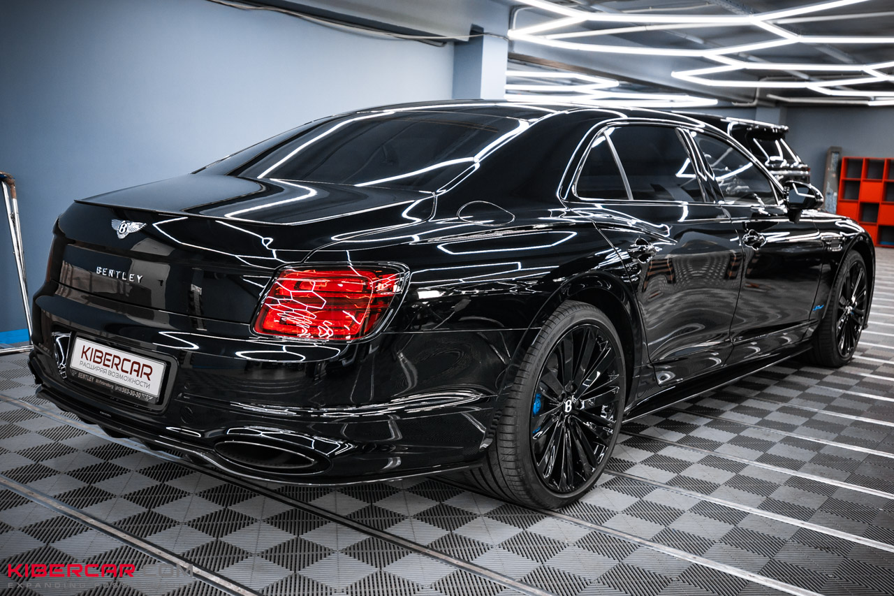 Новый образ Bentley Flying Spur: покраска дисков, суппортов и шильдиков