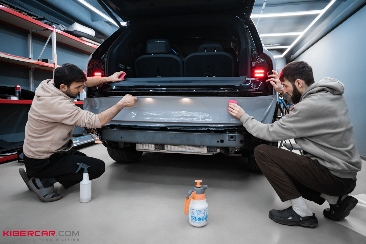 Оклейка защитной полиуретановой пленкой Zeekr 9X: сложный разбор и трендовое цветовое решение