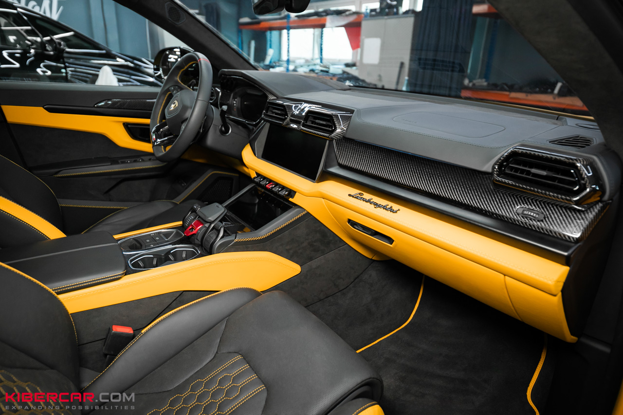 Ламинация карбоном в салоне Lamborghini Urus