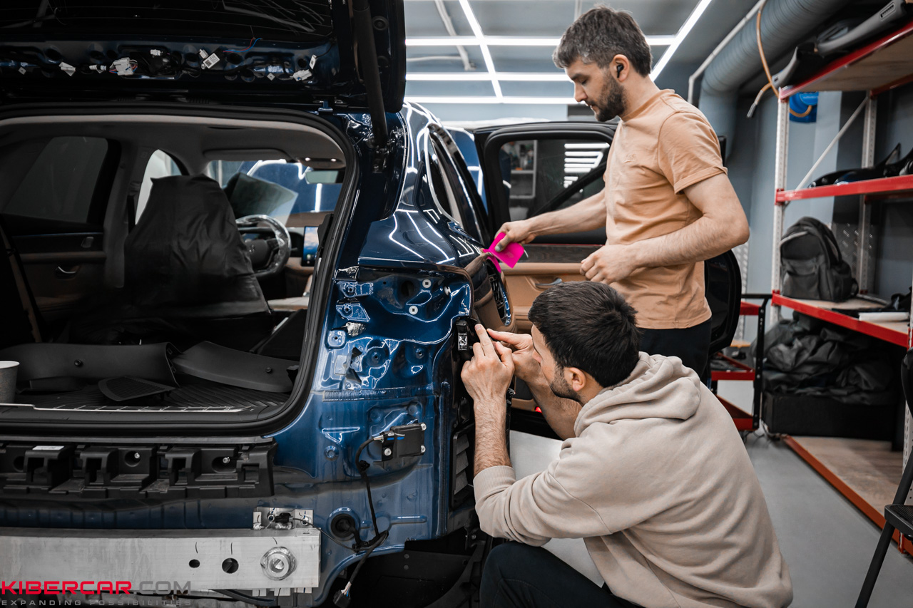 Aito M5: оклейка кузова антигравийной пленкой