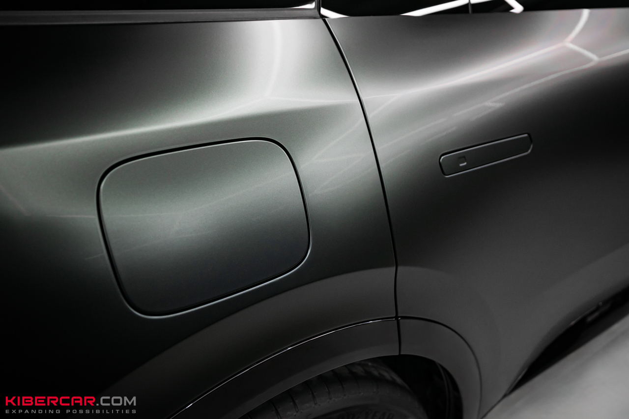 Оклейка Lynk & Co 900 матовой цветной полиуретановой пленкой с необычным эффектом