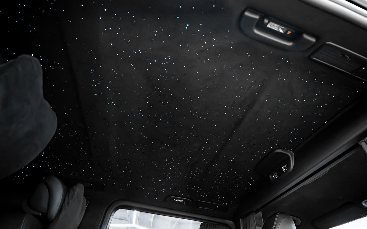 Звездное небо в Mercedes-Benz V-Класс: премиальный уют и атмосфера космоса в салоне