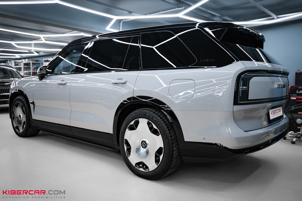 Оклейка защитной полиуретановой пленкой Zeekr 9X: сложный разбор и трендовое цветовое решение