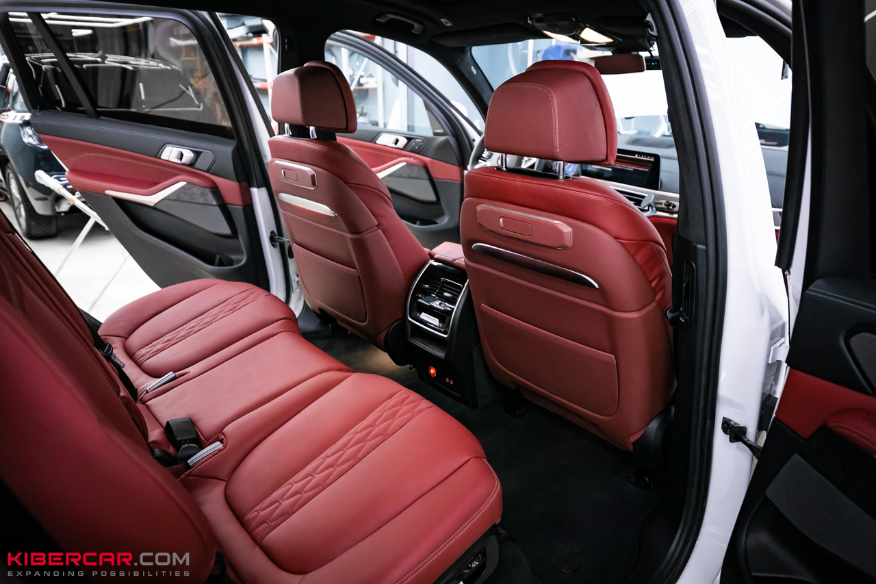 Перешив салона BMW X7 в красную кожу: выразительный контраст