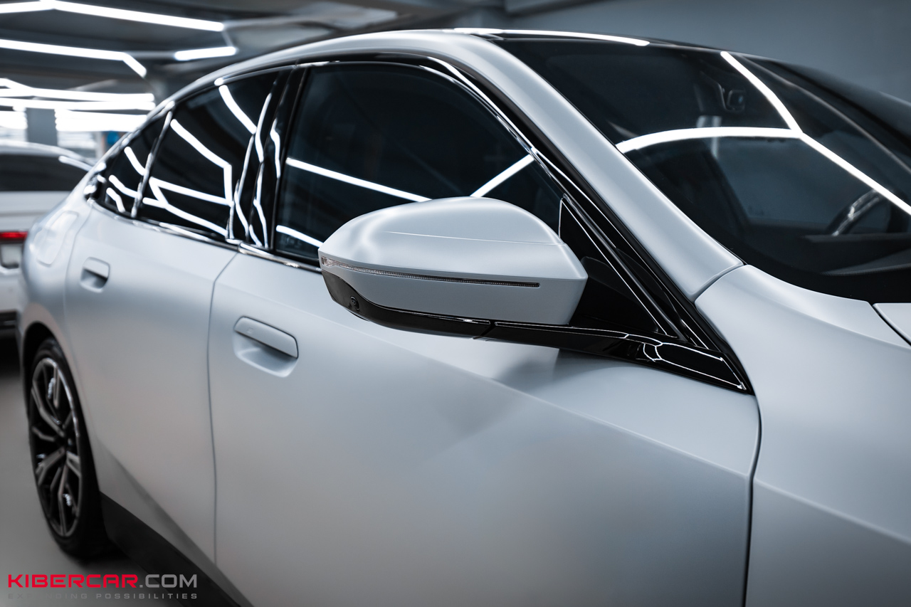 BMW М5 G90: оклейка кузова матовой пленкой