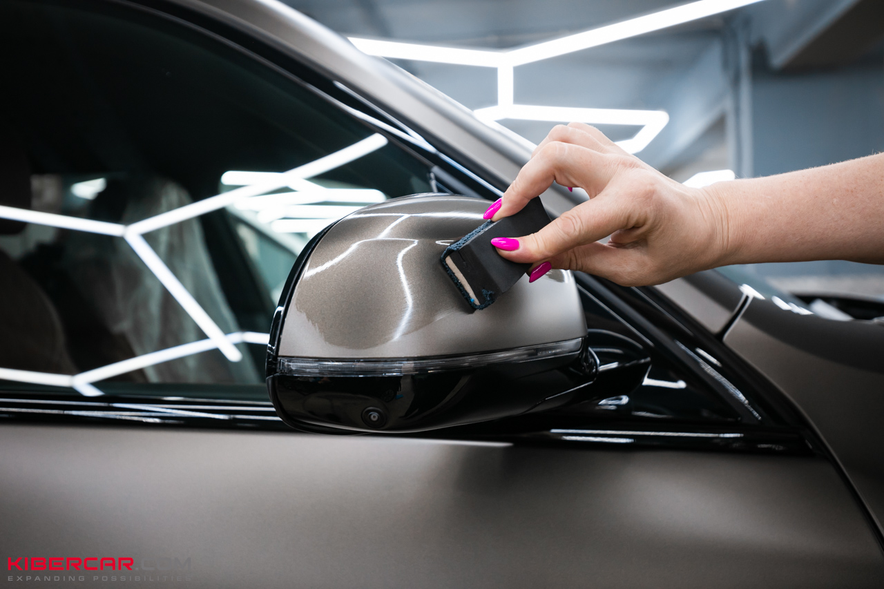 Оклейка BMW X7 матовой полиуретановой пленкой и нанесение керамического покрытия