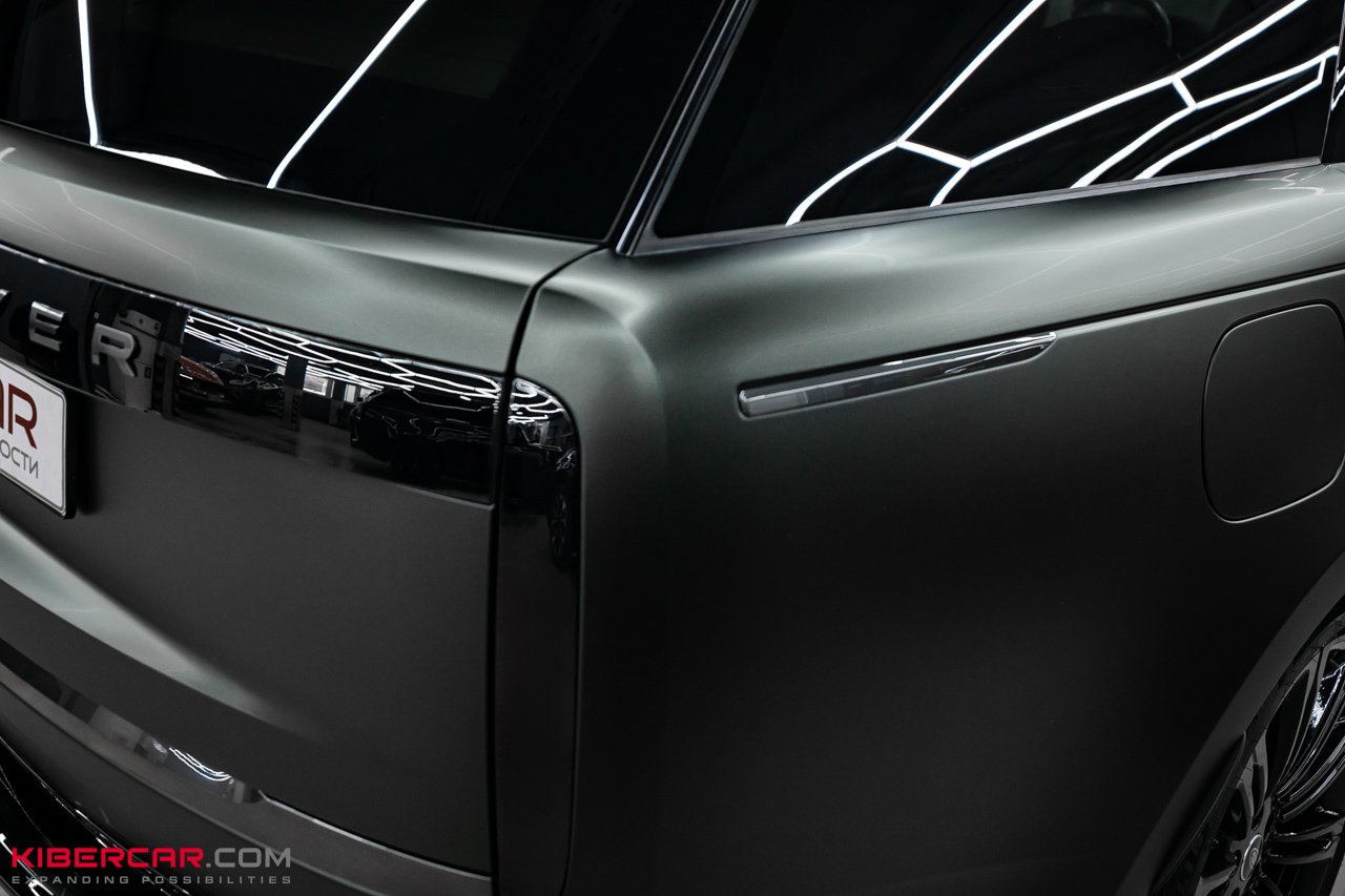Оклейка Range Rover цветной матовой полиуретановой пленкой: эффект, который меняется вместе с погодой