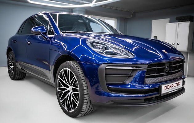 Porsche Macan: оклейка зон риска защитной пленкой