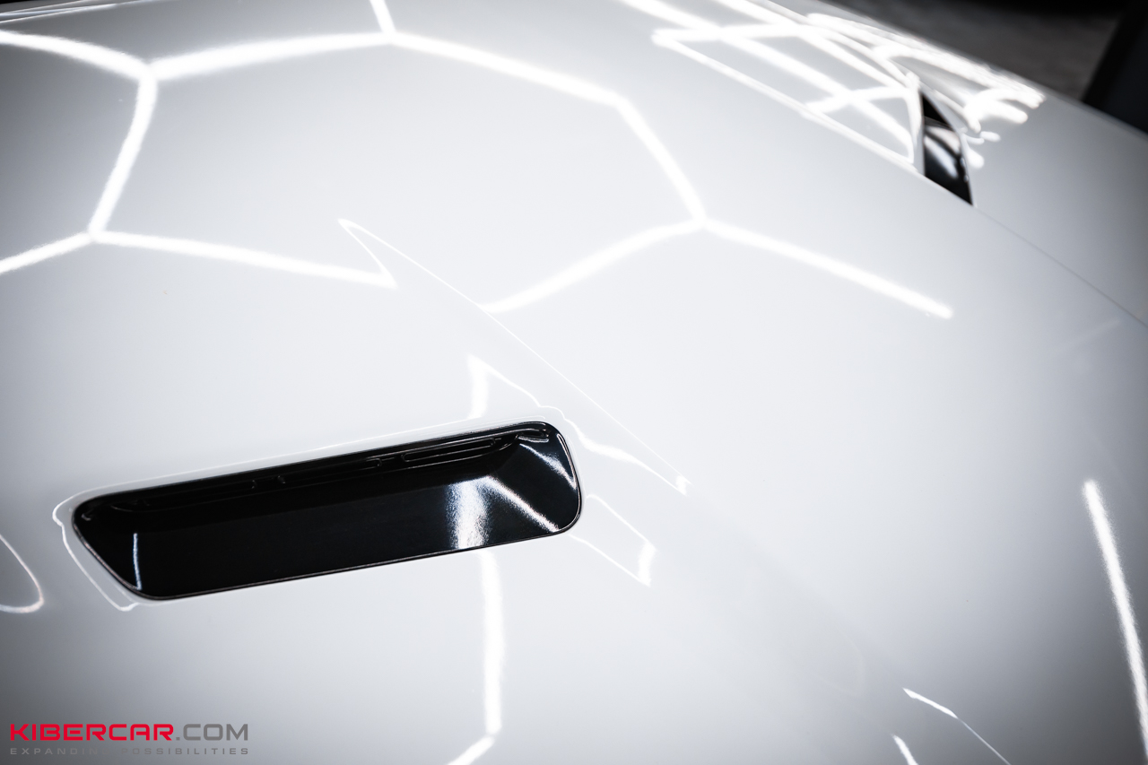 Двойная оклейка Dodge Challenger: спортивные полосы и защита кузова полиуретаном