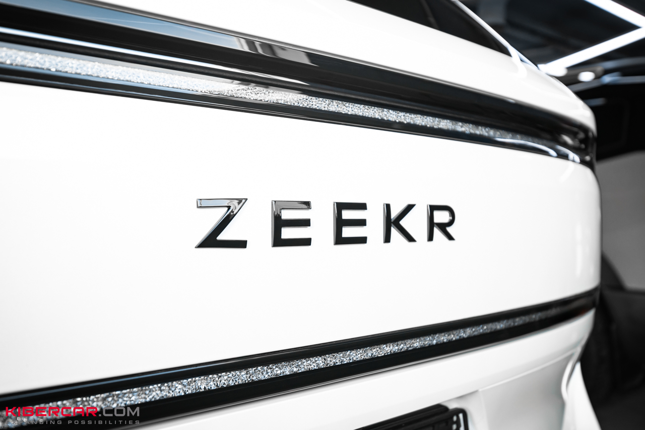 Антихром и оклейка Zeekr 9X: игра контрастов и надежная защита