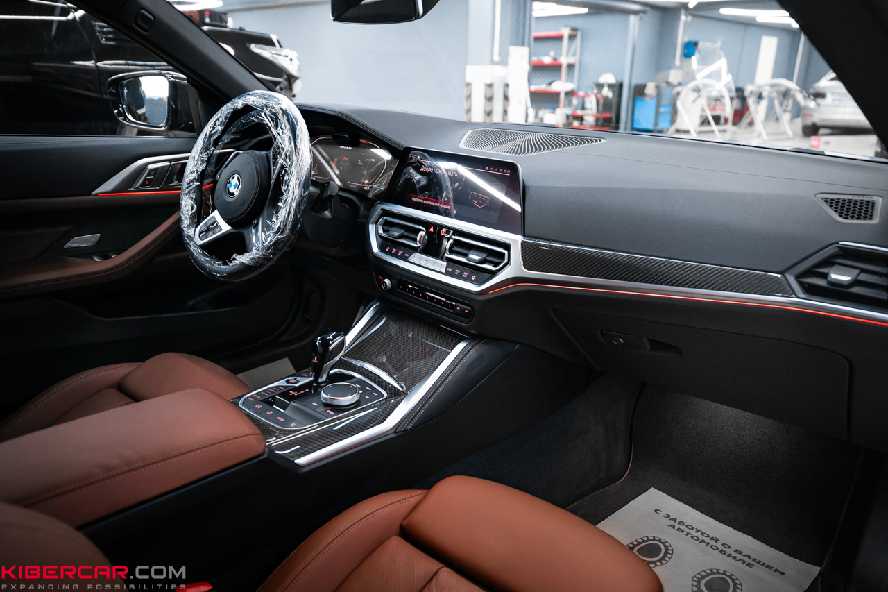 Карбон в деталях: ламинация интерьера и установка накладок на зеркала BMW 4