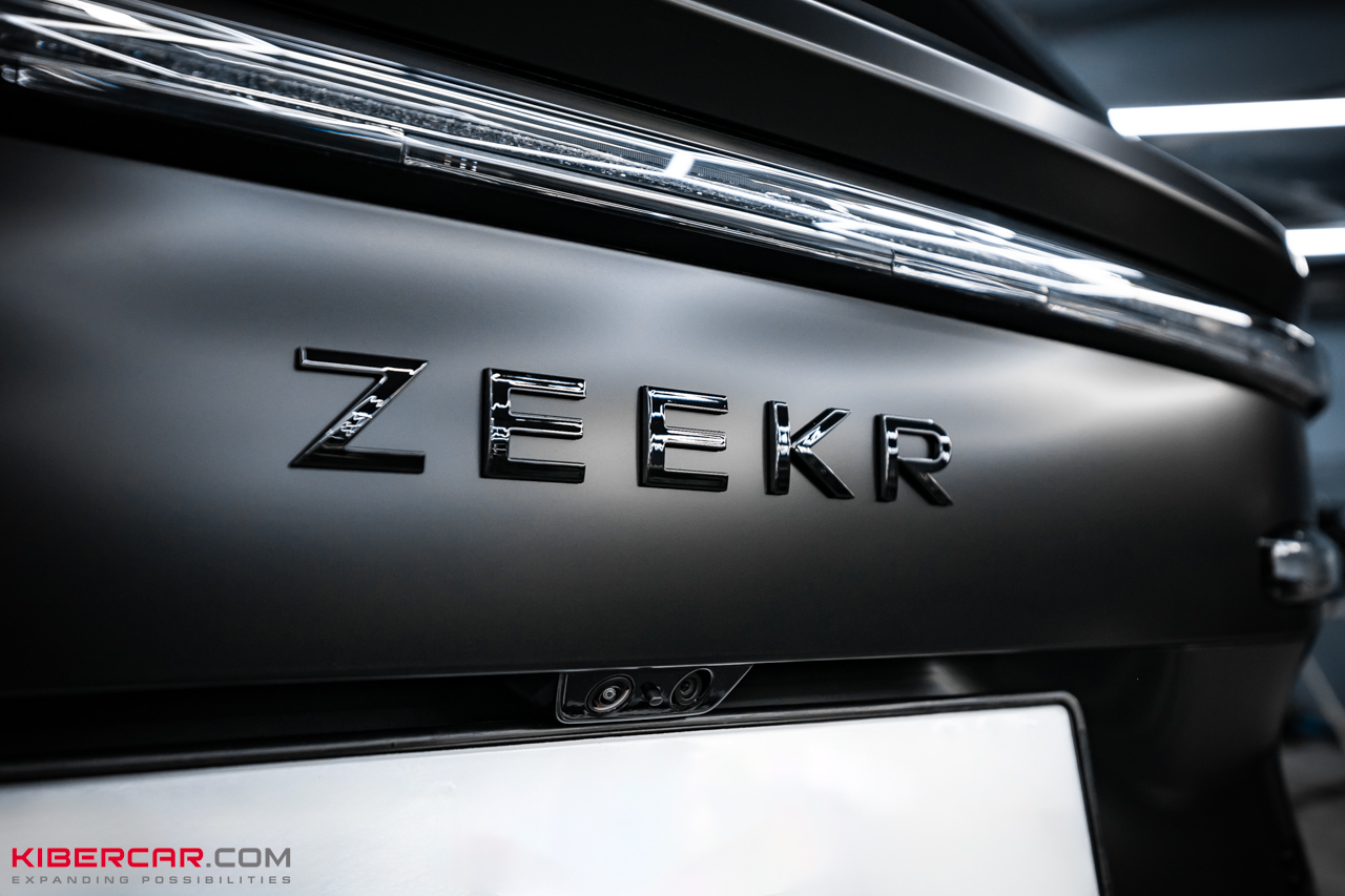 Оклейка Zeekr 8X матовой полиуретановой пленкой