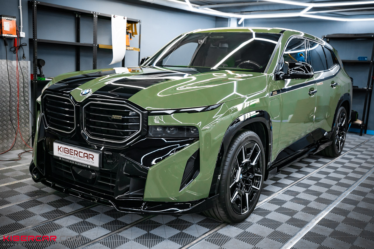 Оклейка, обвес и покраска суппортов на BMW XM: добавляем зеленые акценты