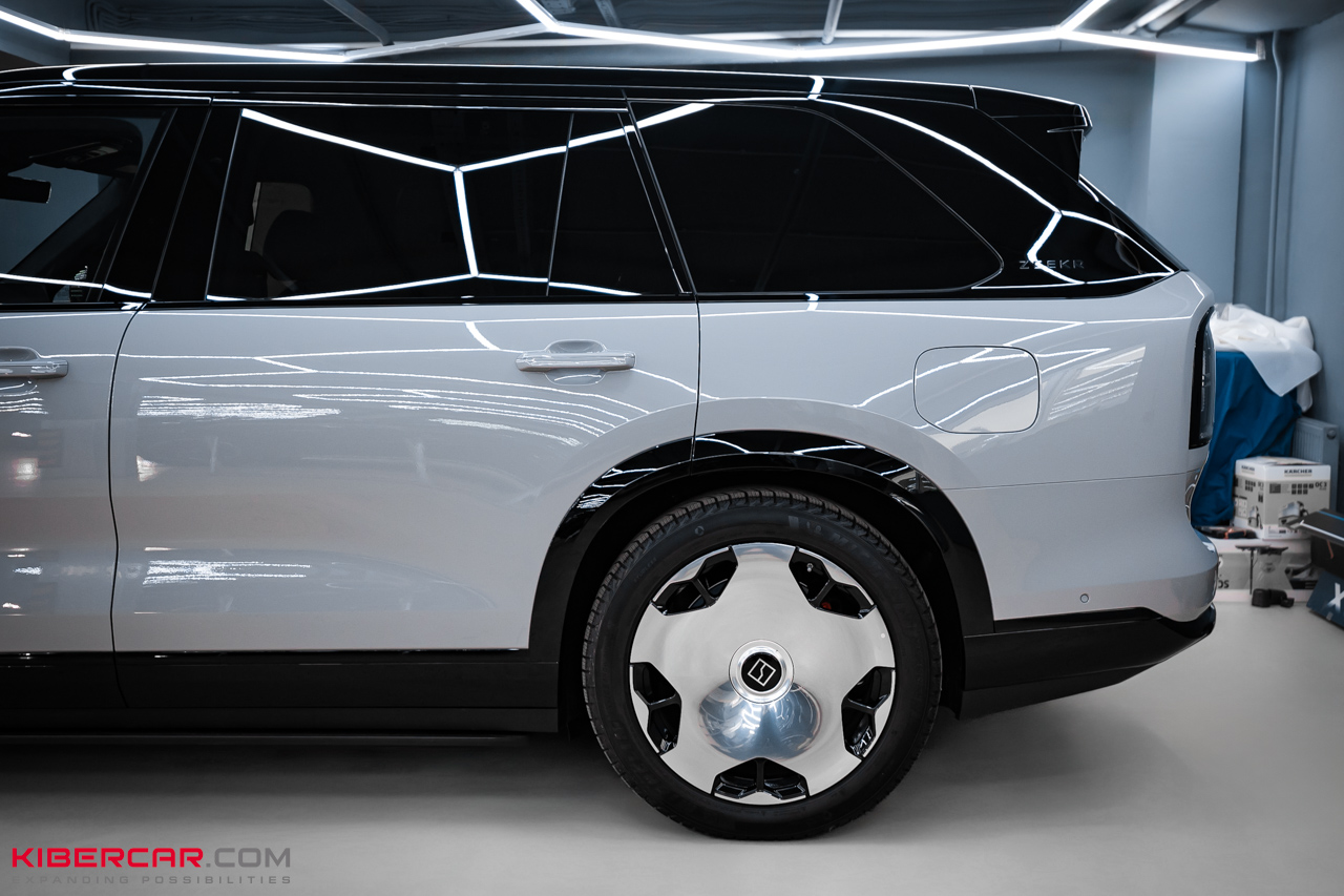 Оклейка защитной полиуретановой пленкой Zeekr 9X: сложный разбор и трендовое цветовое решение