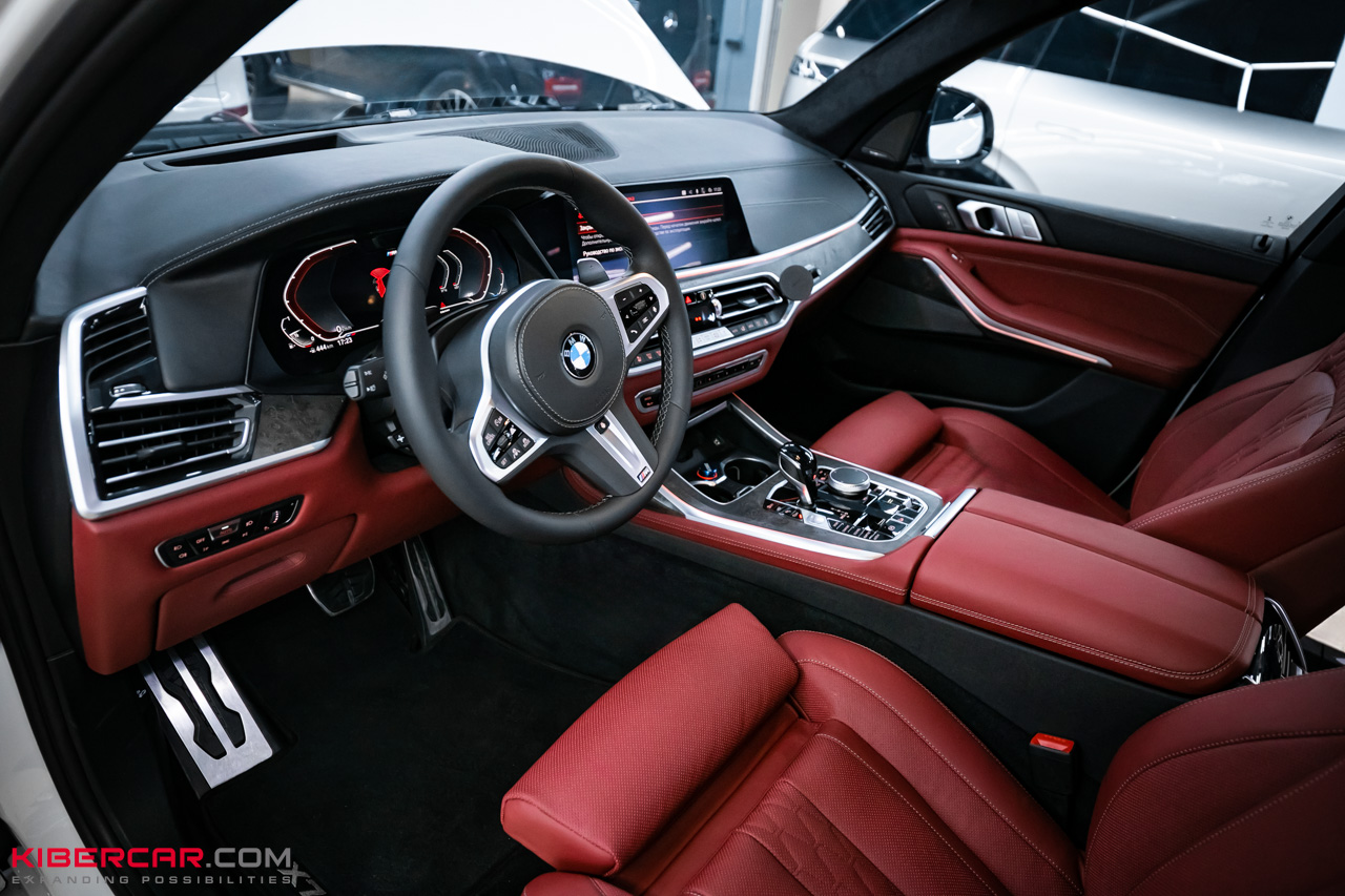 Перешив салона BMW X7 в красную кожу: выразительный контраст