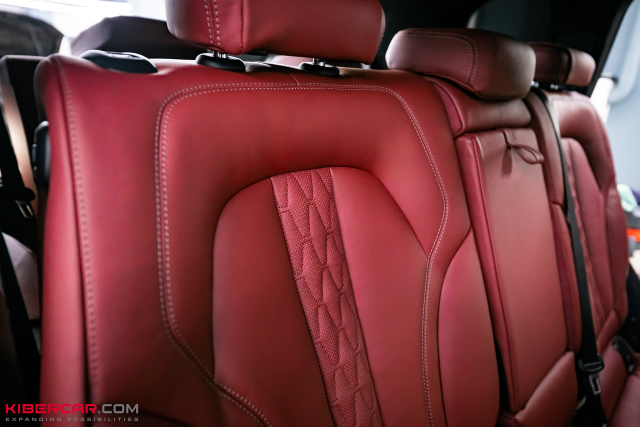 Перешив салона BMW X7 в красную кожу: выразительный контраст
