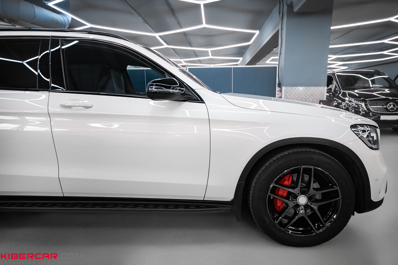 Антихром, окрашивание зеркал и оклейка крыши на Mercedes-Benz GLC