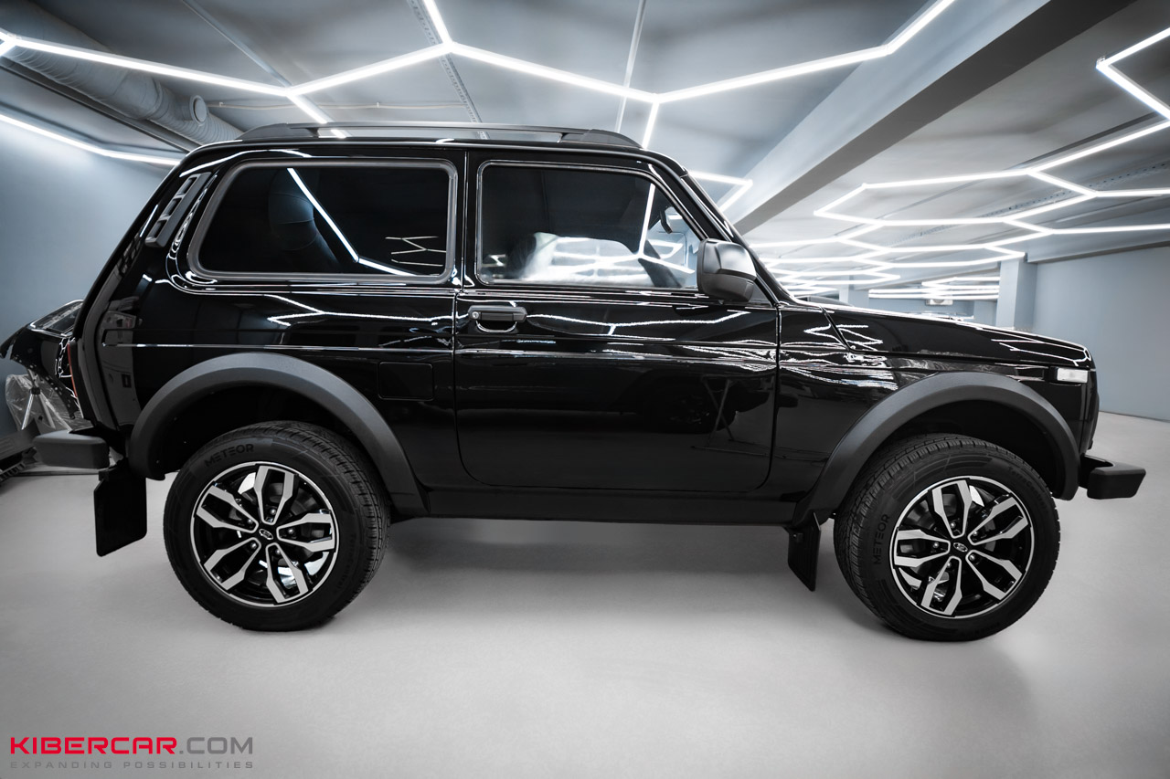 Оклейка Lada Niva Sport полиуретановой пленкой: надежная защита для активных поездок