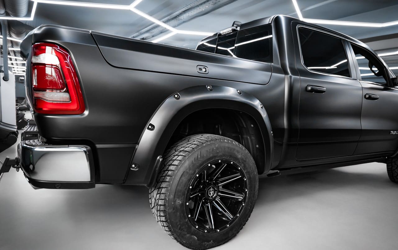 Восстановление кузова RAM 1500 после повреждений