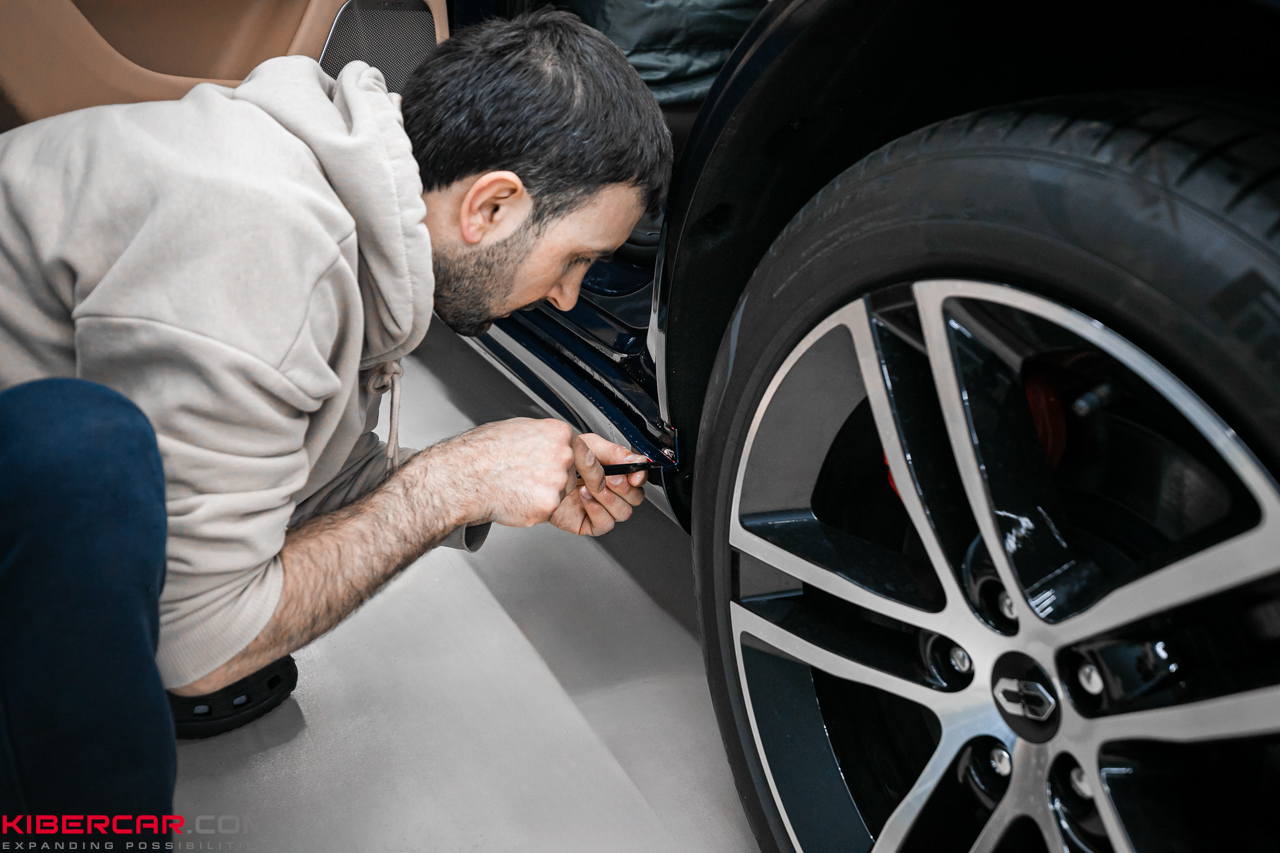 Aito M5: оклейка кузова антигравийной пленкой