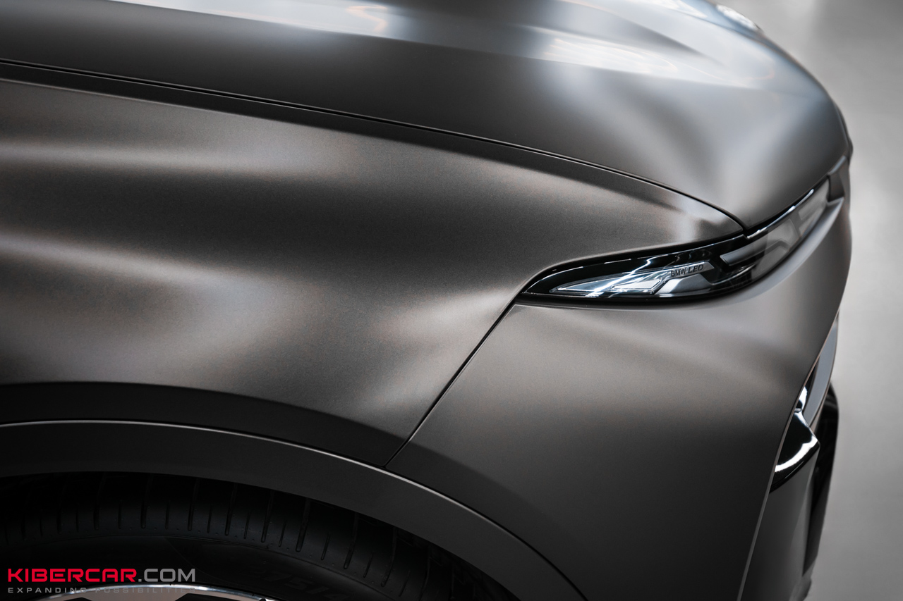 Оклейка BMW X7 матовой полиуретановой пленкой и нанесение керамического покрытия