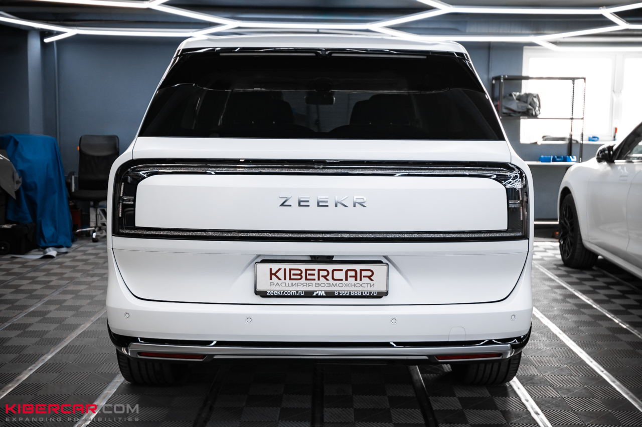 Матовая полиуретановая пленка на Zeekr 9X: защита и новый характер белого кузова