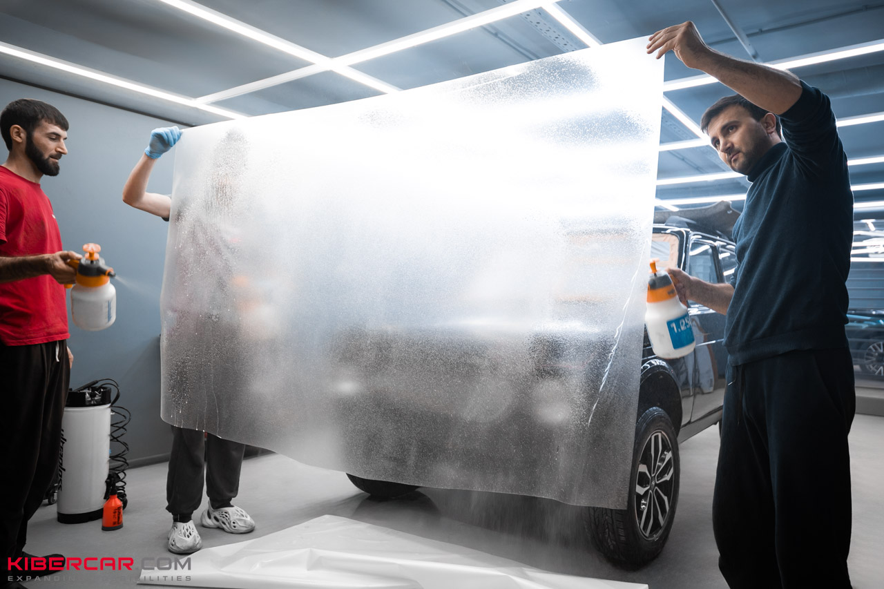 Оклейка Lada Niva Sport полиуретановой пленкой: надежная защита для активных поездок