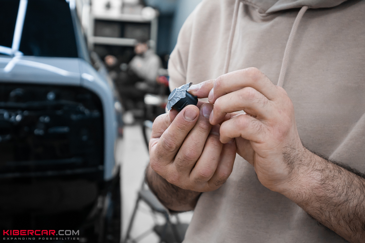 Оклейка защитной полиуретановой пленкой Zeekr 9X: сложный разбор и трендовое цветовое решение