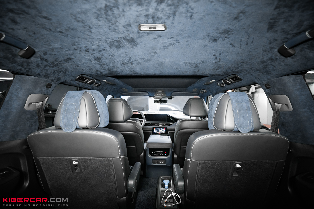 Перешив элементов салона Infiniti QX80: больше синих акцентов