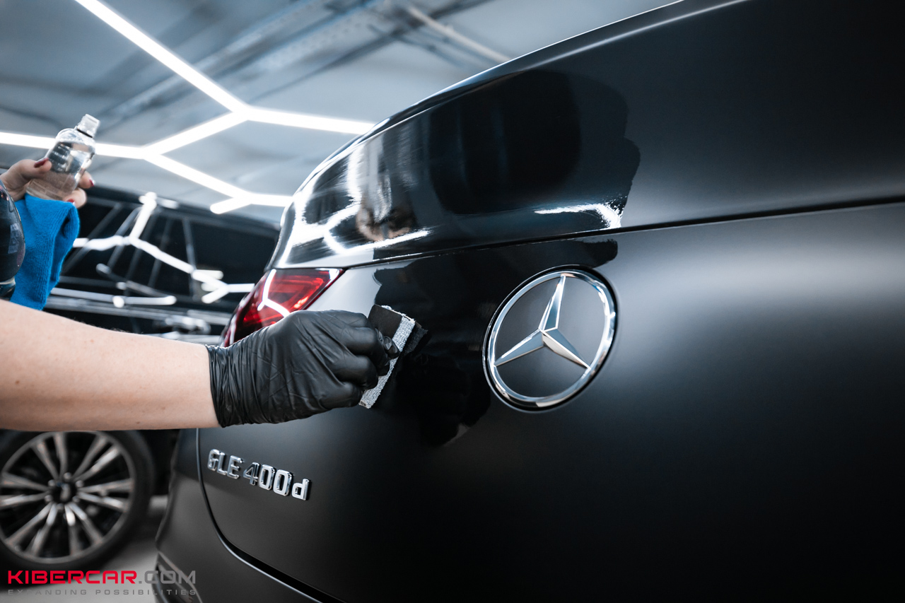 Оклейка Mercedes-Benz GLE Coupe в полиуретановую пленку с эффектом «матовый сатин»