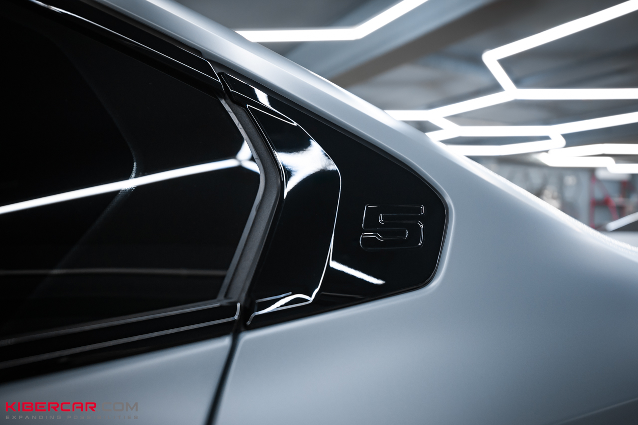 BMW М5 G90: оклейка кузова матовой пленкой