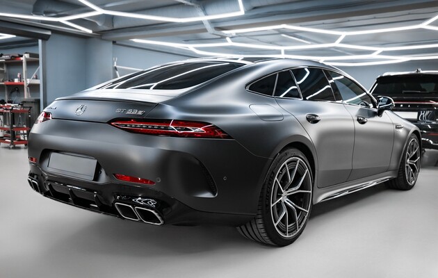 Преображение Mercedes-Benz AMG GT: матовый полиуретан и частичный антихром