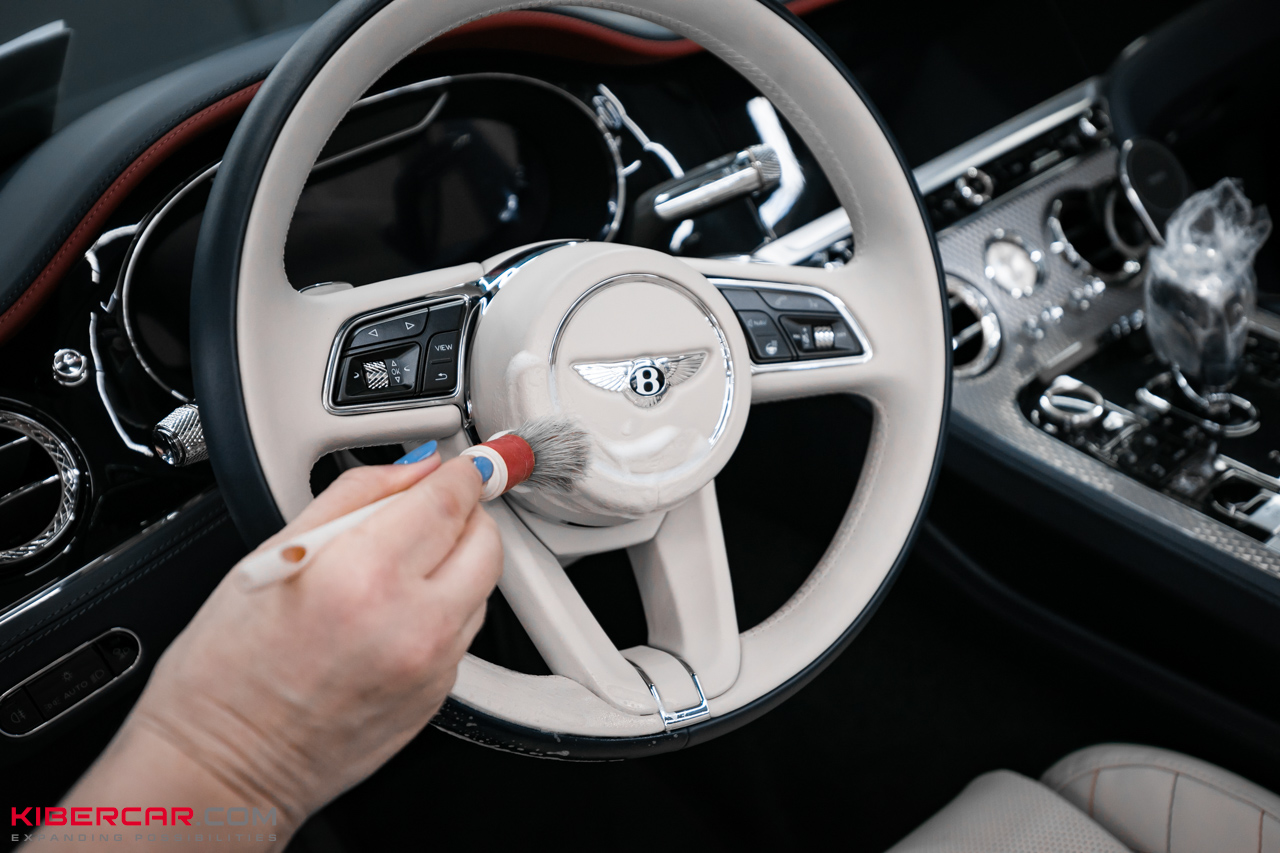 Химчистка салона роскошного кабриолета Bentley Continental GT