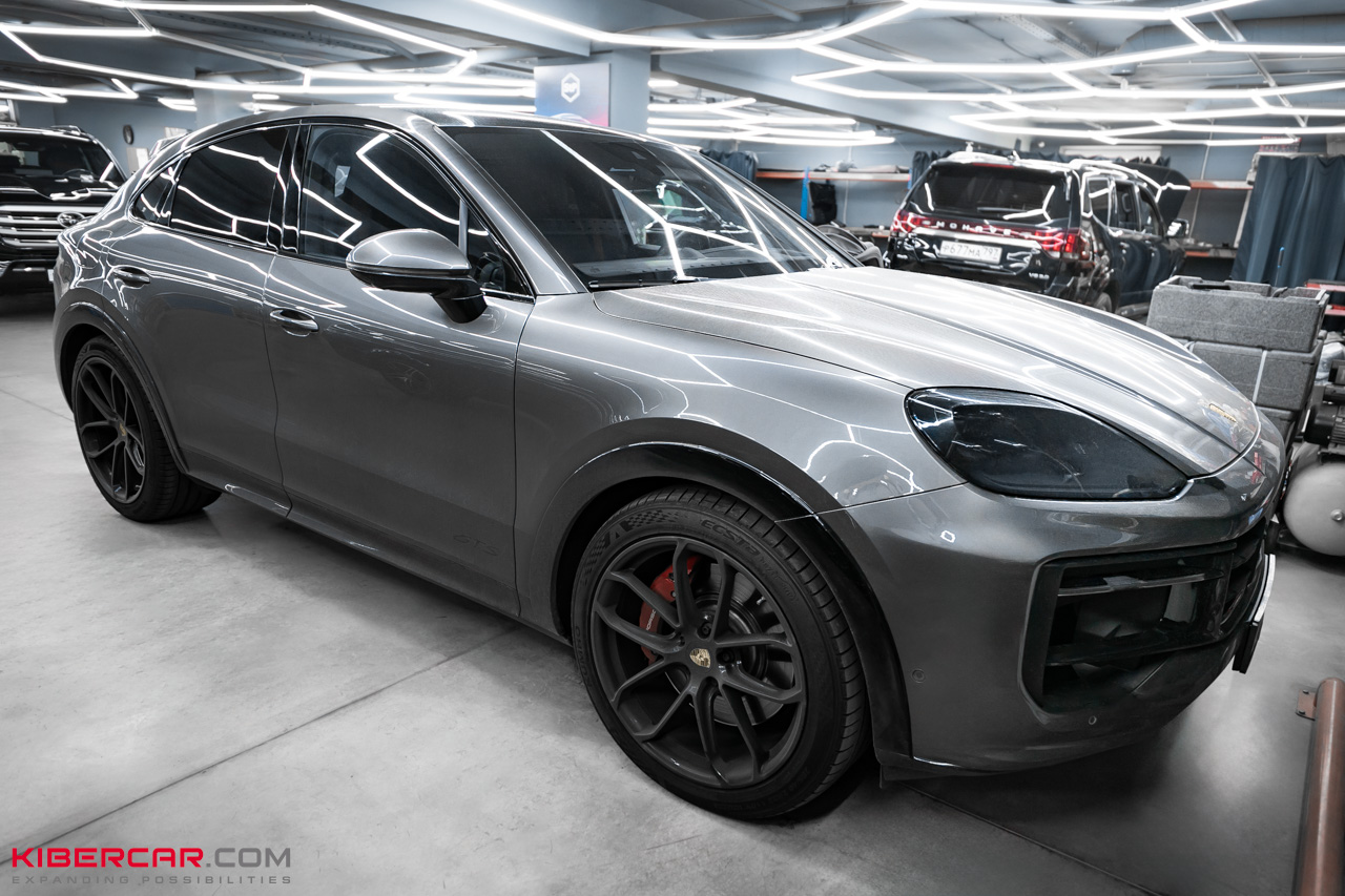 Ламинация карбоном элементов салона Porsche Cayenne: стильные акценты без визуального перегруза